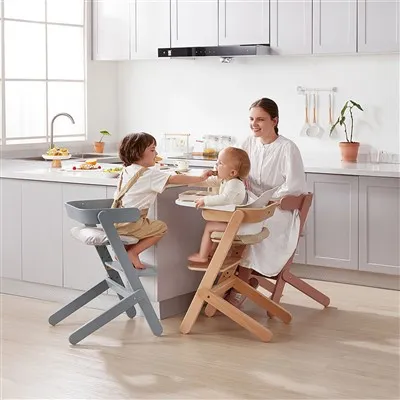 나무 먹이기 높은 의자